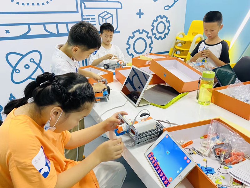 青少年编程培训：让孩子从小接触科技未来